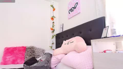 Snapshot of amabella_w chatting on 11, 11, 2025 Isabella online show from 11, 11, 2025