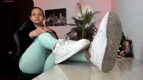 Snapshot of amaia_bushida chatting on 22, 10, 2025 anny online show from 22, 10, 2025