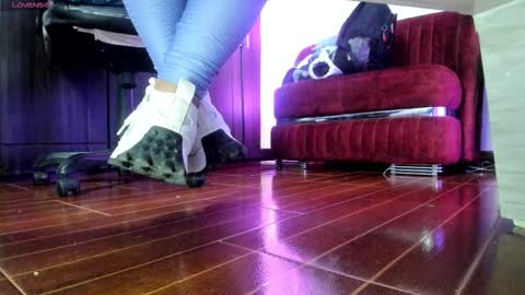 Snapshot of amaia_bushida chatting on 8, 11, 2025 anny online show from 8, 11, 2025