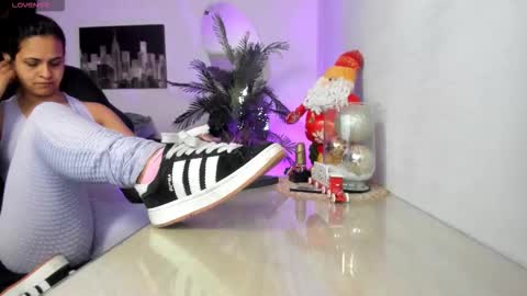 Snapshot of amaia_bushida chatting on 30, 11, 2025 anny online show from 30, 11, 2025