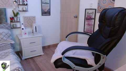 Snapshot of amalia_brunette chatting on 11, 12, 2024 AMALIA online show from 11, 12, 2024