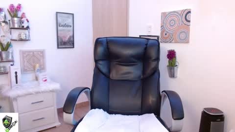 Snapshot of amalia_brunette chatting on 15, 12, 2024 AMALIA online show from 15, 12, 2024