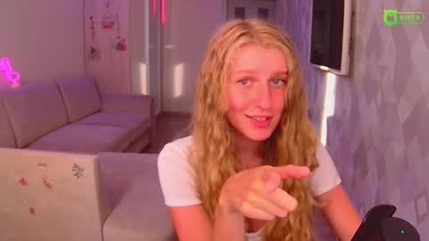 Snapshot of amaliaqueen999 chatting on 20, 9, 2025 Amalia online show from 20, 9, 2025