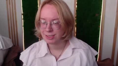 Snapshot of amanda_butlerr chatting on 18, 6, 2026 Hi im Amanda online show from 18, 6, 2026