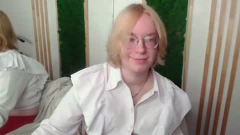 Snapshot of amanda_butlerr chatting on 20, 6, 2026 Hi im Amanda online show from 20, 6, 2026