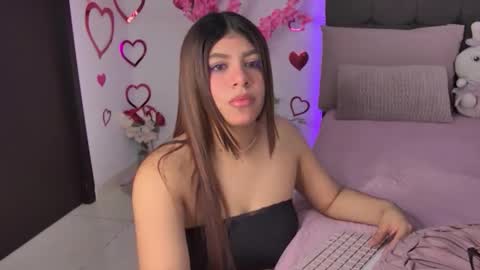 Snapshot of amandabrooks_18 chatting on 7, 3, 2026 Amanda online show from 7, 3, 2026