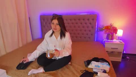 Snapshot of amandahoppe chatting on 4, 5, 2026 Amanda online show from 4, 5, 2026