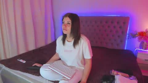 Snapshot of amandahoppe chatting on 16, 6, 2026 Amanda online show from 16, 6, 2026