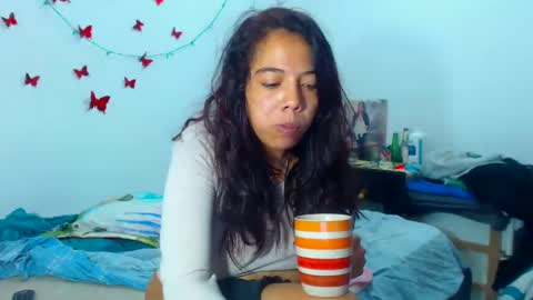 Amara Julia online show from 31, 12, 2024