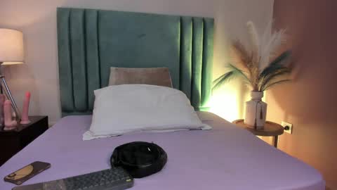 Amara Yasbel online show from 10, 4, 2026