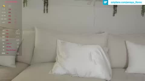 Snapshot of amaya_floress chatting on 18, 10, 2025 amaya_floress online show from 18, 10, 2025