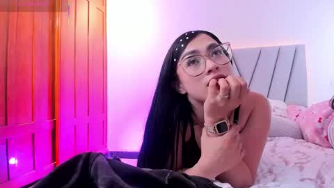 Snapshot of ambaar5 chatting on 25, 10, 2025 Sara online show from 25, 10, 2025