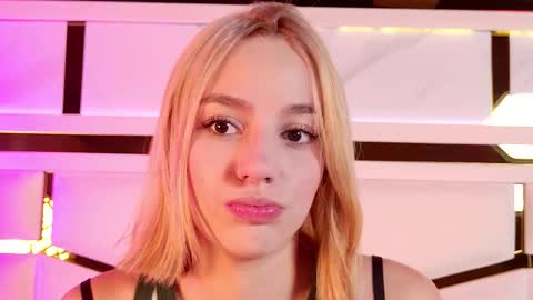 Snapshot of ambar_rosse25 chatting on 28, 11, 2025 Julieta online show from 28, 11, 2025