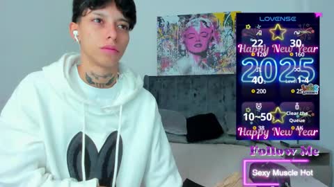 Snapshot of amber_adams_ chatting on 8, 1, 2025 Amber online show from 8, 1, 2025