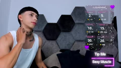 Snapshot of amber_adams_ chatting on 8, 3, 2025 Amber online show from 8, 3, 2025