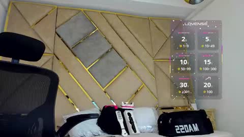 Snapshot of amber_adams_ chatting on 12, 10, 2025 Amber online show from 12, 10, 2025