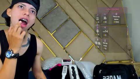 Snapshot of amber_adams_ chatting on 20, 10, 2025 Amber online show from 20, 10, 2025