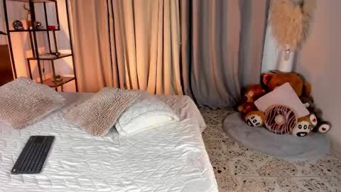 Amber online show from 12, 4, 2026