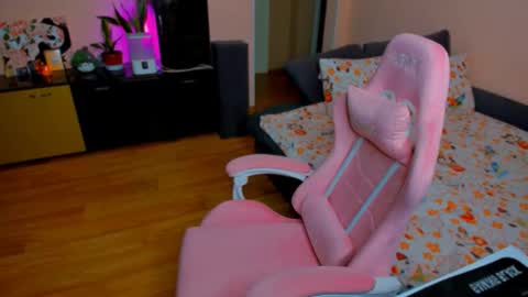 Snapshot of ameli_moon chatting on 18, 10, 2025 Eileen online show from 18, 10, 2025