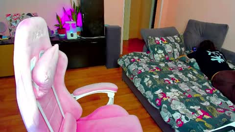 Snapshot of ameli_moon chatting on 28, 10, 2025 Eileen online show from 28, 10, 2025