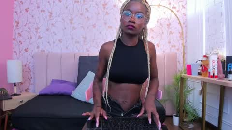 Snapshot of amelia_adms chatting on 9, 10, 2025 Amelia Adams online show from 9, 10, 2025