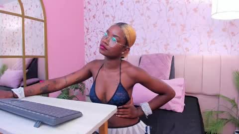 Amelia Adams online show from 29, 10, 2025