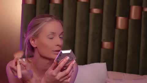 Amelia online show from 12, 6, 2026
