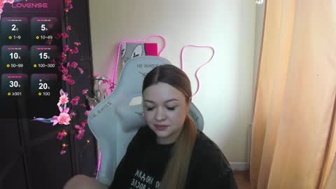Snapshot of ameliepeach chatting on 6, 4, 2026 Amelie online show from 6, 4, 2026