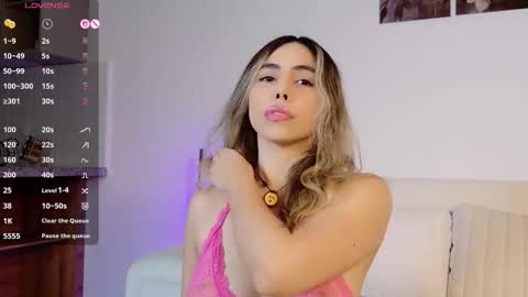 Snapshot of amelietarson chatting on 4, 11, 2025 Victoria online show from 4, 11, 2025