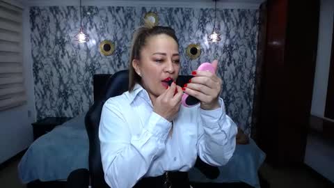 Amell Thomson online show from 7, 10, 2025