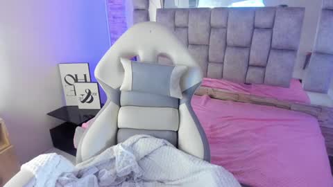 Snapshot of ametrix_ chatting on 1, 2, 2025 online show from 1, 2, 2025