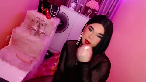 Queen Mireska online show from 6, 1, 2025