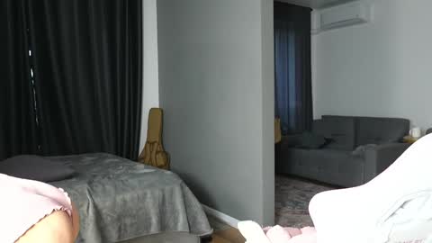 A online show from 25, 9, 2025