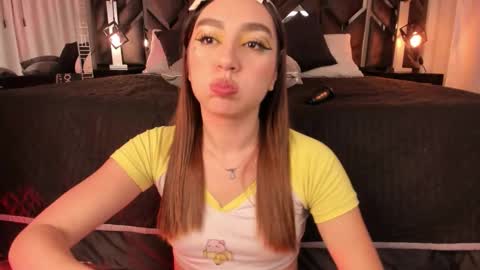 Snapshot of ammy_glow chatting on 14, 10, 2025 ammy_glow online show from 14, 10, 2025