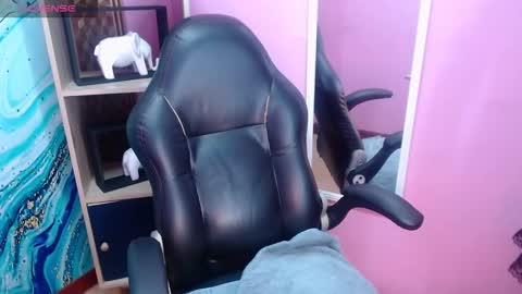 Snapshot of ammy_ronan chatting on 18, 12, 2025 IM AMMY online show from 18, 12, 2025