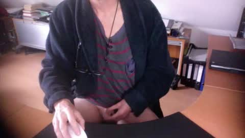 Amor2200 online show from 5, 12, 2025