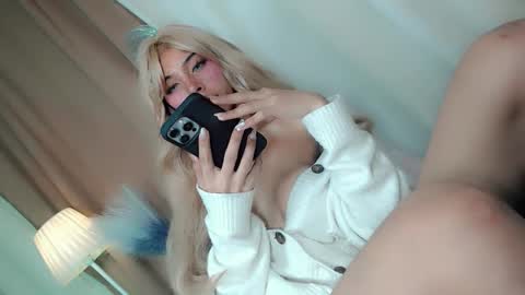 Snapshot of amor_pleasure chatting on 23, 12, 2025 Belle Tylor online show from 23, 12, 2025