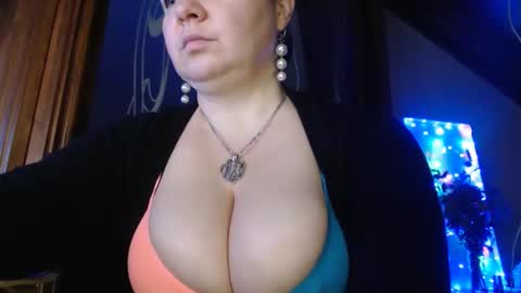 amorelara online show from 12, 12, 2024