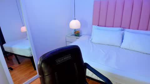 Snapshot of amy_ferreira chatting on 24, 10, 2025 Aleja online show from 24, 10, 2025