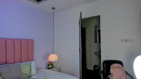 Snapshot of amy_ferreira chatting on 10, 11, 2025 Aleja online show from 10, 11, 2025