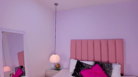 Snapshot of amy_ferreira chatting on 11, 11, 2025 Aleja online show from 11, 11, 2025