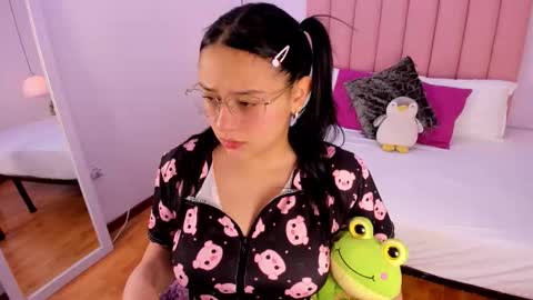 Snapshot of amy_ferreira chatting on 19, 11, 2025 Aleja online show from 19, 11, 2025