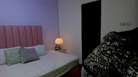 Snapshot of amy_ferreira chatting on 24, 11, 2025 Aleja online show from 24, 11, 2025