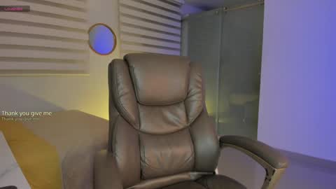 Snapshot of amy_queen7 chatting on 9, 9, 2025 Help me reach 150 likes online show from 9, 9, 2025