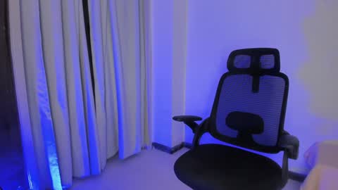 Snapshot of amy_queen7 chatting on 7, 2, 2026 Help me reach 150 likes online show from 7, 2, 2026