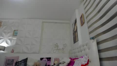 Amy Caroland online show from 27, 10, 2025