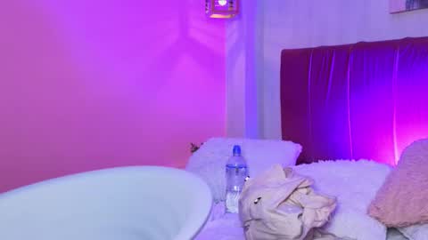 amy_saenz_ online show from 2, 10, 2025