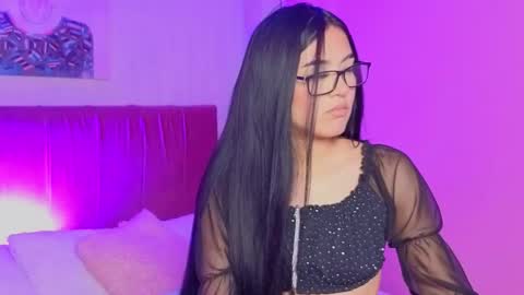 amy_saenz_ online show from 8, 10, 2025