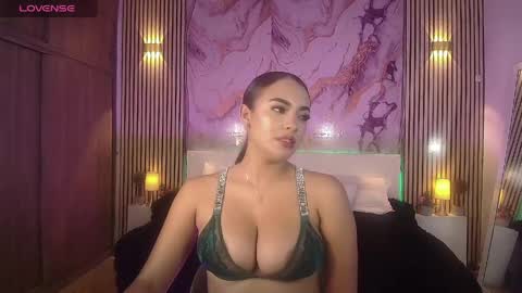 Snapshot of amyjohnsonn chatting on 1, 5, 2026 amyjohnsonn online show from 1, 5, 2026