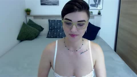 Snapshot of amylexy chatting on 28, 9, 2025 Hi there guys  My pleasure in your hands  pvt is open online show from 28, 9, 2025